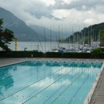 Piscine Les Marquisats : lac et montagnes